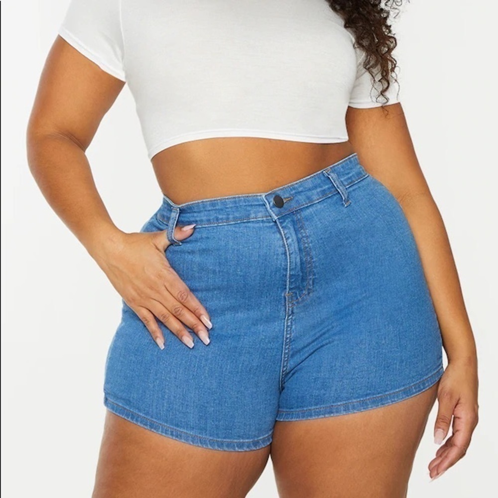 PrettyLittleThing Plus Disco Fit Short - US 18